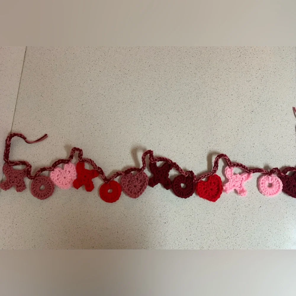 Valentines XOXO Hearts Garland New Handmade Crochet